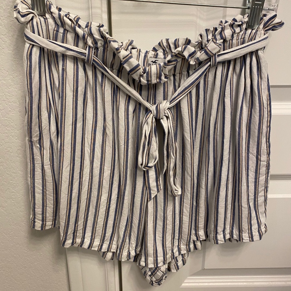 Hollister dressy high rise shorts